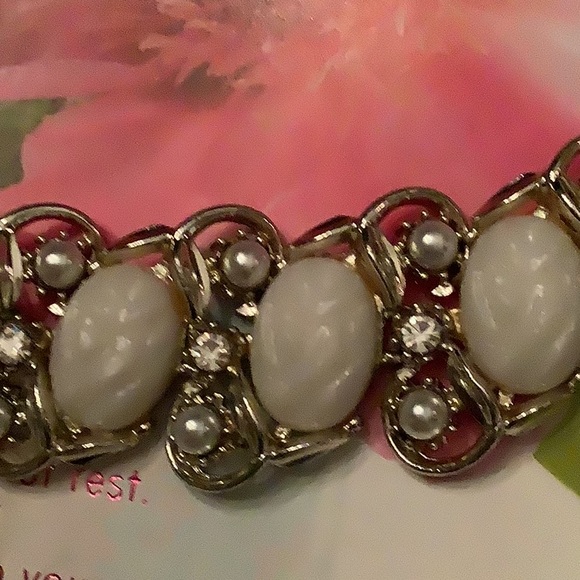 VINTAGE ARTHUR PEPPER (ART]  Dimpled White Cabochons, Rhinestones Faux Pearls - Picture 3 of 8
